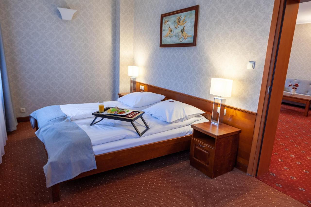 Eurohotel Swarzedz Bagian luar foto