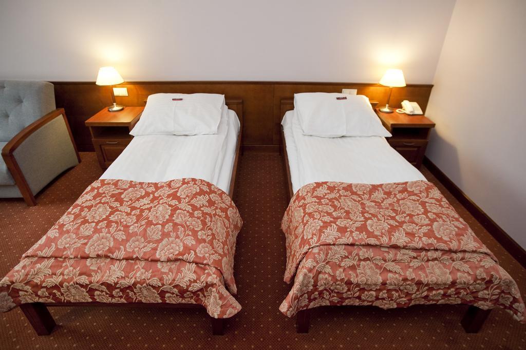Eurohotel Swarzedz Bagian luar foto