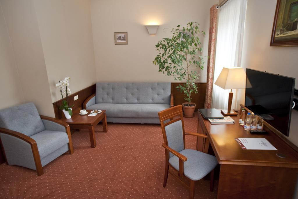 Eurohotel Swarzedz Bagian luar foto