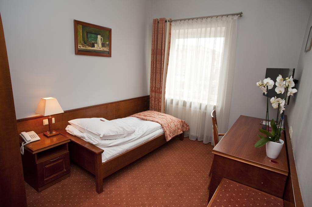 Eurohotel Swarzedz Bagian luar foto
