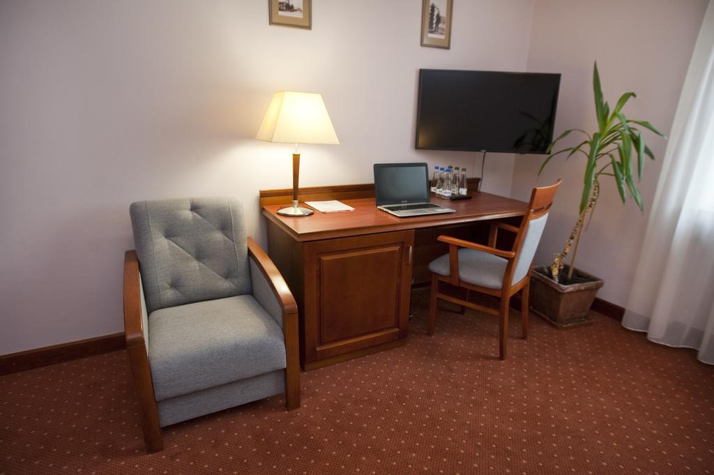 Eurohotel Swarzedz Bagian luar foto
